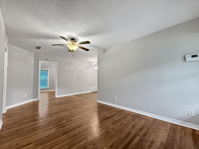 4929 Donnelly Avenue, Fort Worth, TX 76107
