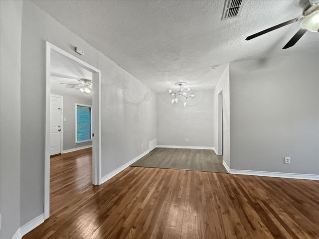 4929 Donnelly Avenue, Fort Worth, TX 76107