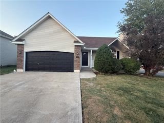 124 E calico Drive, Raymore, MO 64083