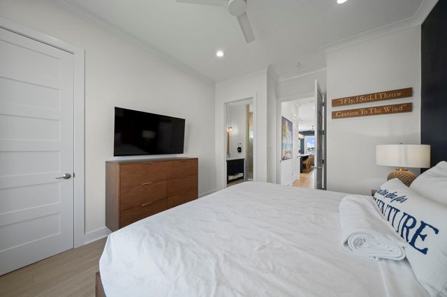 719 Seaside Dr, Crystal Beach, TX 77650