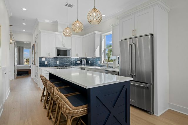 719 Seaside Dr, Crystal Beach, TX 77650