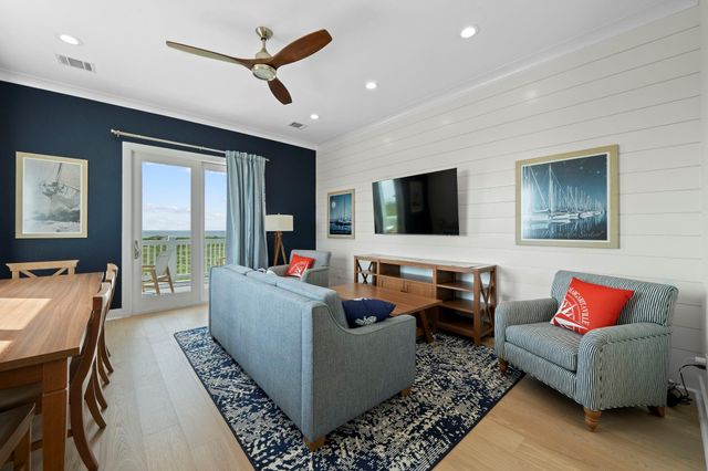 719 Seaside Dr, Crystal Beach, TX 77650