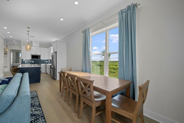 719 Seaside Dr, Crystal Beach, TX 77650