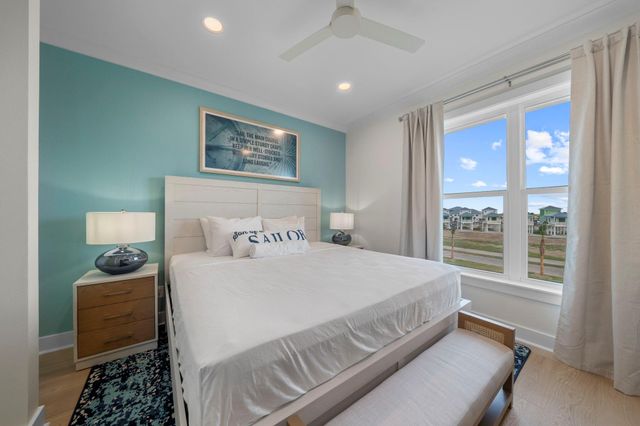 719 Seaside Dr, Crystal Beach, TX 77650