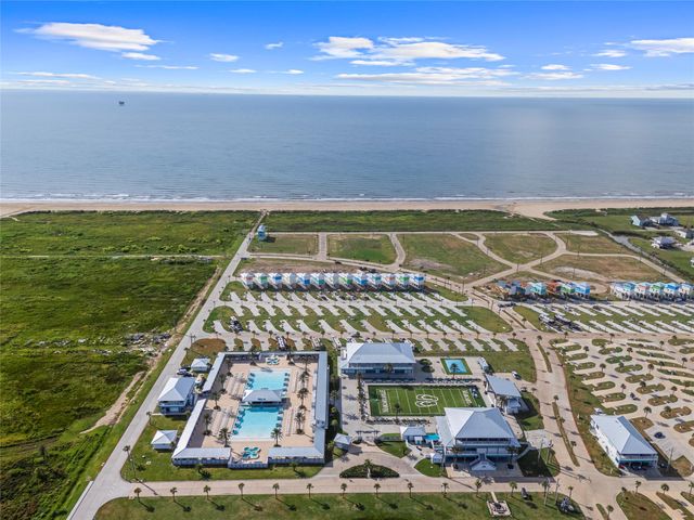 719 Seaside Dr, Crystal Beach, TX 77650