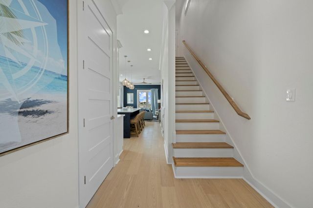 719 Seaside Dr, Crystal Beach, TX 77650