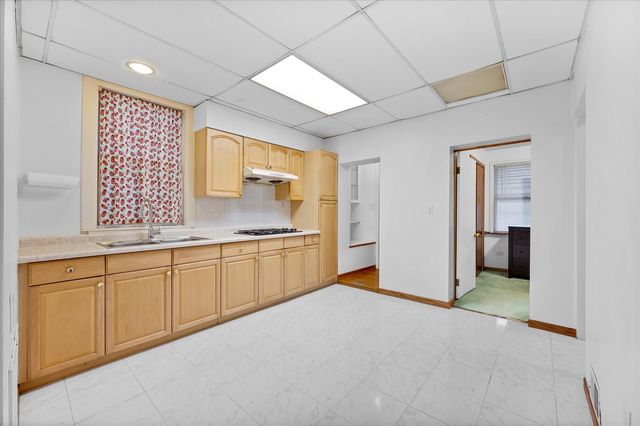 3338 S Bell Avenue, Chicago, IL 60608