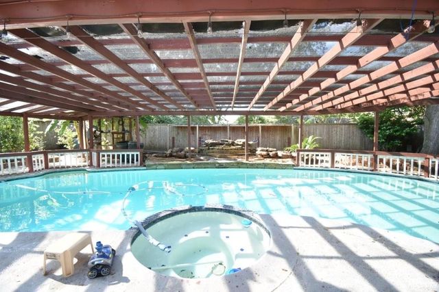 16 Treverstone Court, Sugar Land, TX 77479