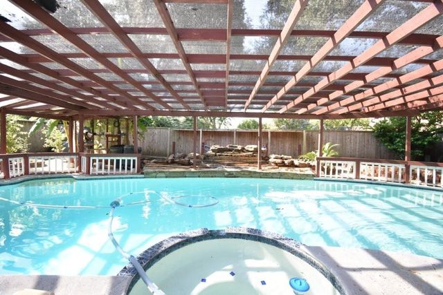 16 Treverstone Court, Sugar Land, TX 77479