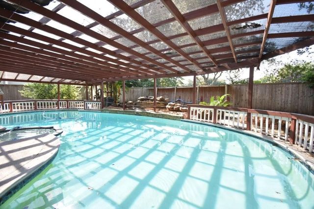 16 Treverstone Court, Sugar Land, TX 77479