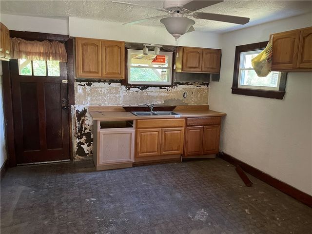 102 Turnbull Ln, Perry Twp, PA 15492