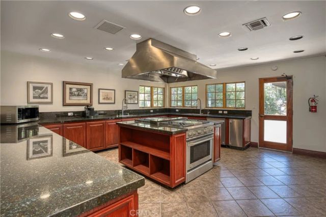 23777 Mulholland Hwy Spc 73, Calabasas, CA 91302