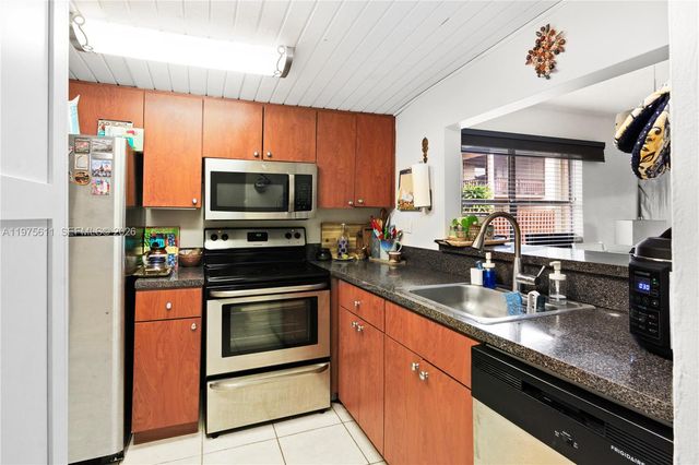 11209 SW 88th St 101B, Miami, FL 33176