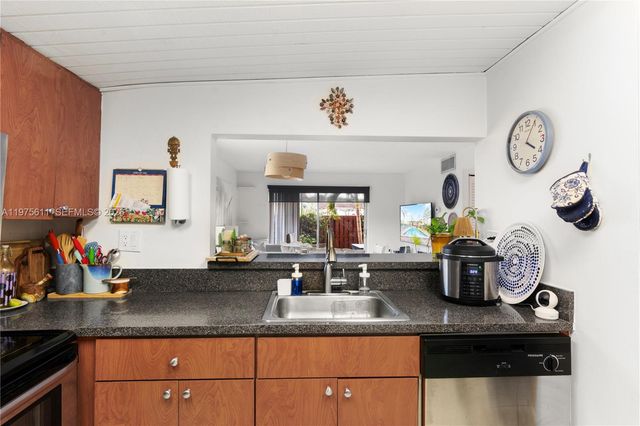 11209 SW 88th St 101B, Miami, FL 33176