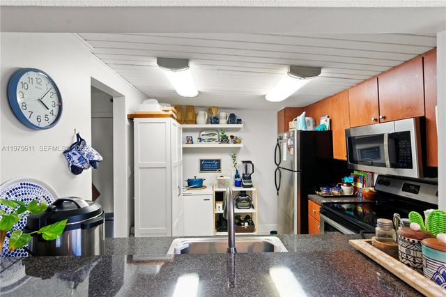 11209 SW 88th St 101B, Miami, FL 33176