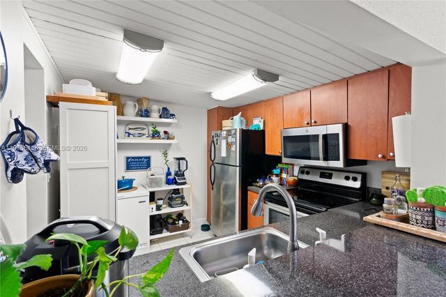 11209 SW 88th St 101B, Miami, FL 33176