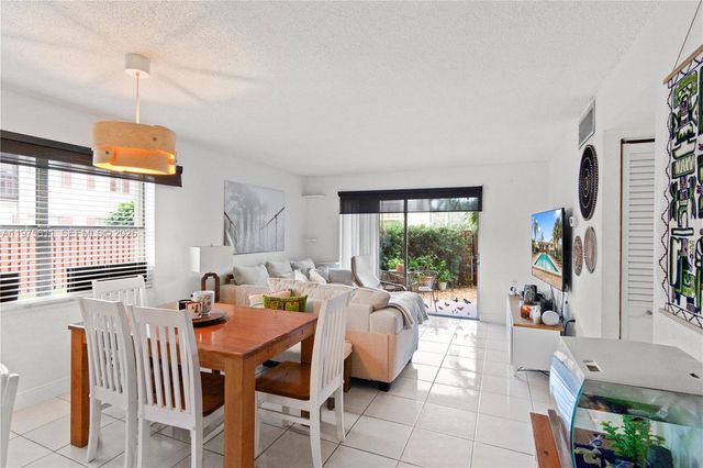 11209 SW 88th St 101B, Miami, FL 33176