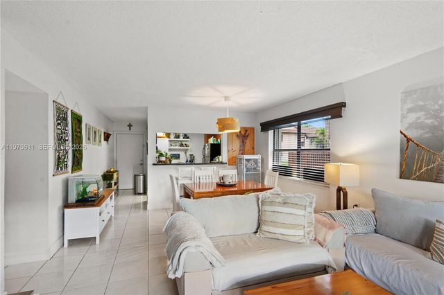 11209 SW 88th St 101B, Miami, FL 33176