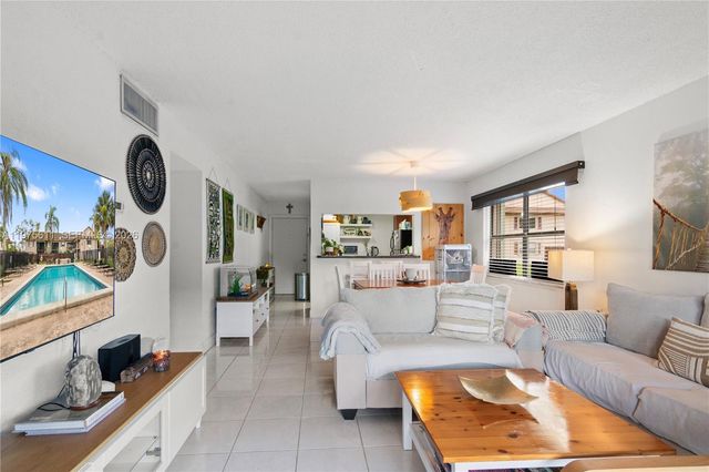 11209 SW 88th St 101B, Miami, FL 33176