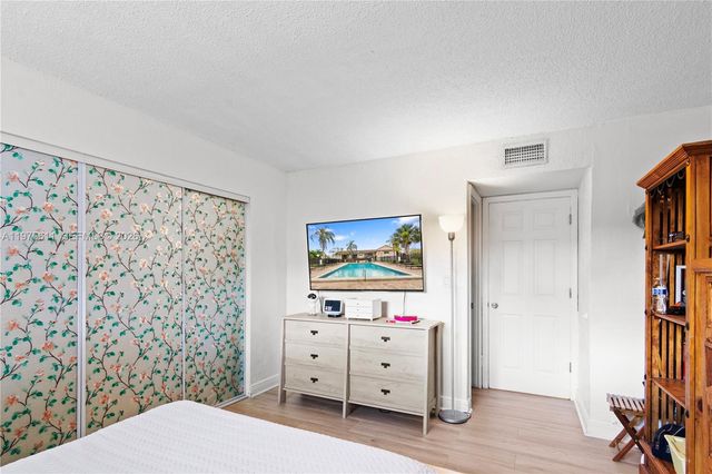 11209 SW 88th St 101B, Miami, FL 33176