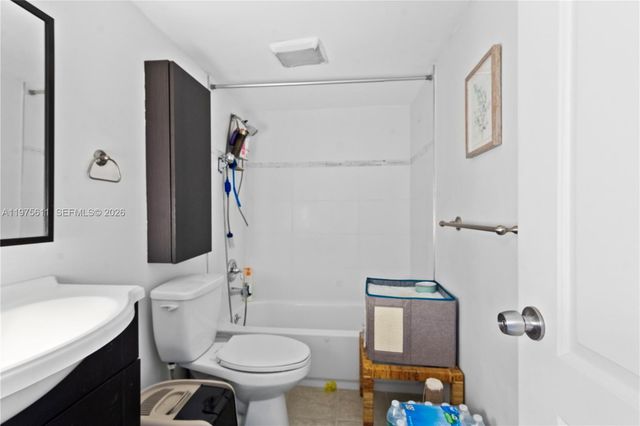 11209 SW 88th St 101B, Miami, FL 33176