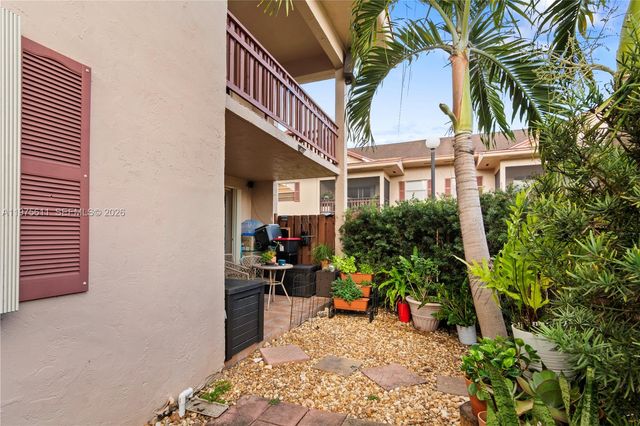 11209 SW 88th St 101B, Miami, FL 33176