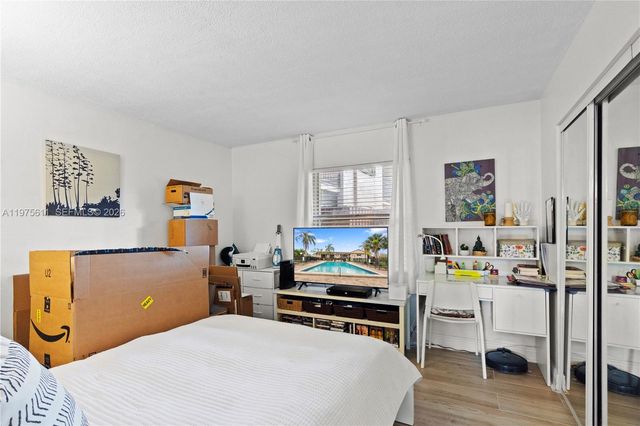 11209 SW 88th St 101B, Miami, FL 33176