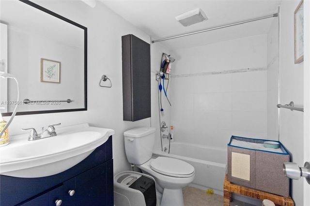 11209 SW 88th St 101B, Miami, FL 33176