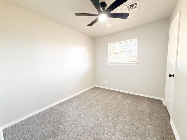 1707 NW 49th St, Lawton, OK 73505