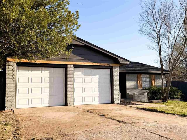 1707 NW 49th St, Lawton, OK 73505