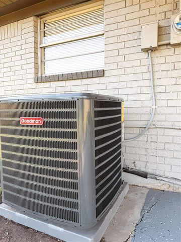 1707 NW 49th St, Lawton, OK 73505