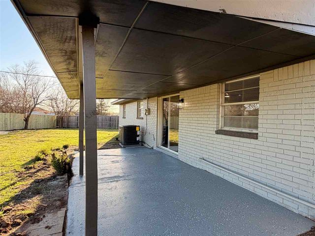 1707 NW 49th St, Lawton, OK 73505