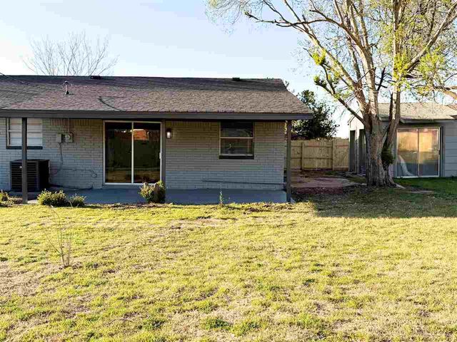 1707 NW 49th St, Lawton, OK 73505