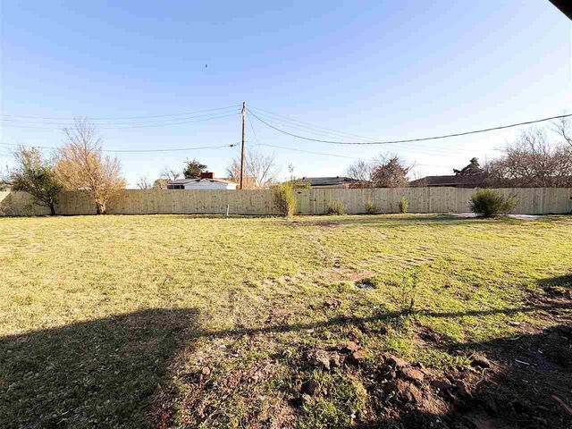 1707 NW 49th St, Lawton, OK 73505