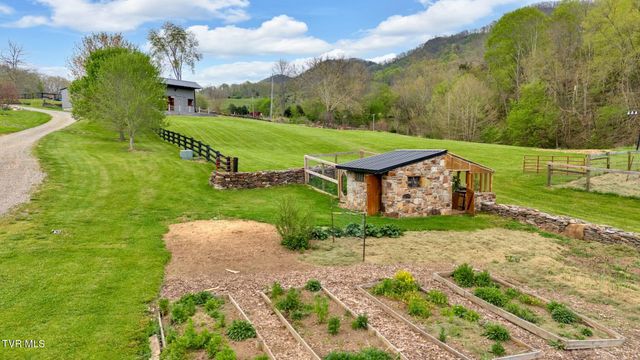 528 Tower Road, Lebanon, VA 24266