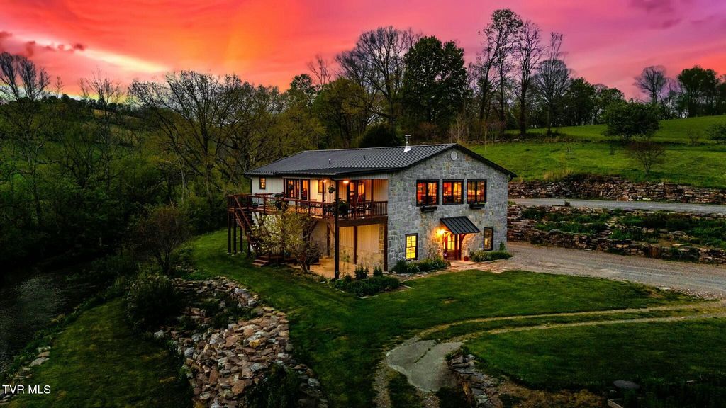 528 Tower Road, Lebanon, VA 24266