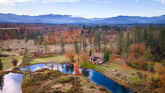 903 Nicklaus Point Lane, Grants Pass, OR 97526