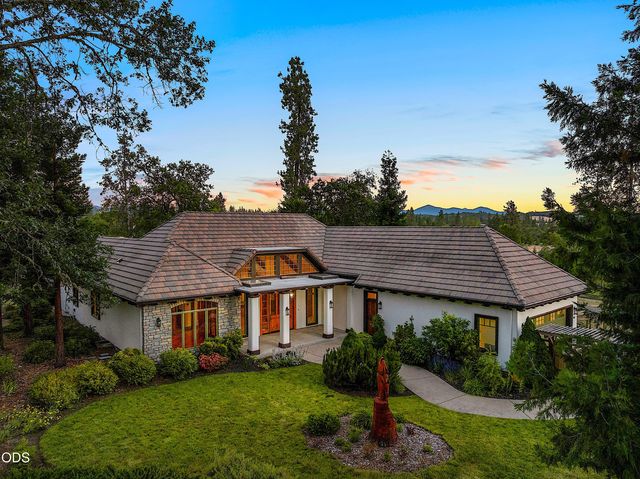 903 Nicklaus Point Lane, Grants Pass, OR 97526