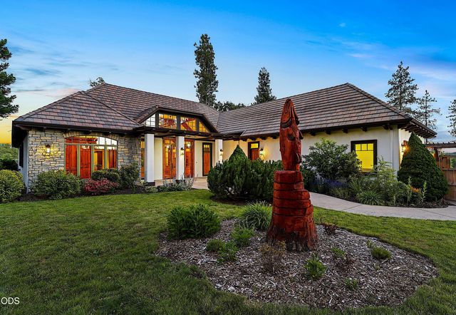 903 Nicklaus Point Lane, Grants Pass, OR 97526