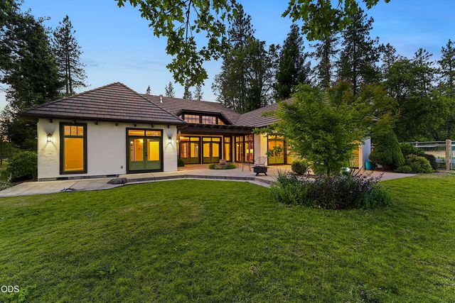 903 Nicklaus Point Lane, Grants Pass, OR 97526