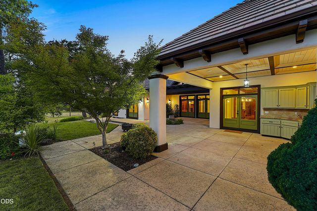 903 Nicklaus Point Lane, Grants Pass, OR 97526