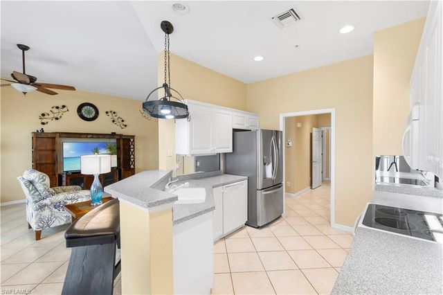 4141 Bay Beach LN 4P3, Fort Myers Beach, FL 33931