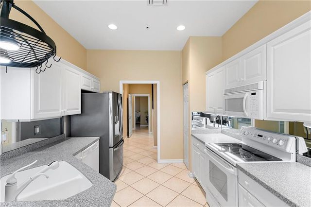 4141 Bay Beach LN 4P3, Fort Myers Beach, FL 33931