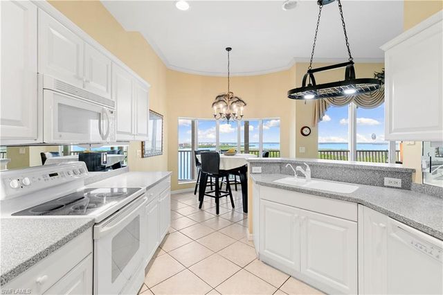 4141 Bay Beach LN 4P3, Fort Myers Beach, FL 33931