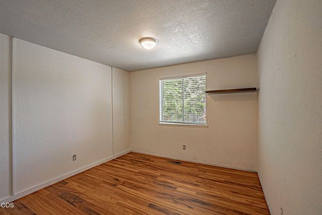 171 Peggy Lane, Talent, OR 97540