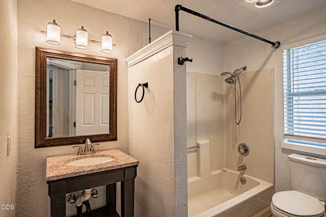 171 Peggy Lane, Talent, OR 97540