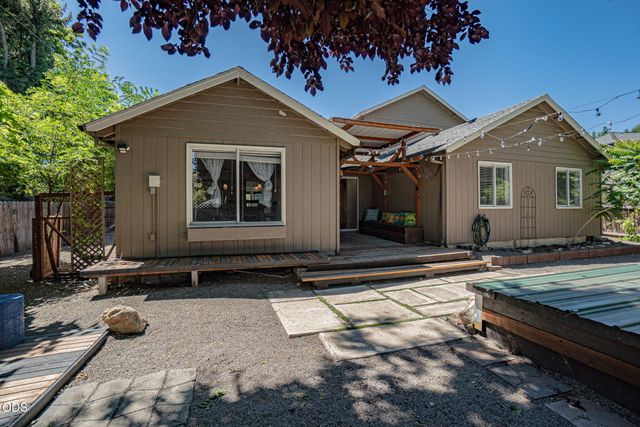 171 Peggy Lane, Talent, OR 97540