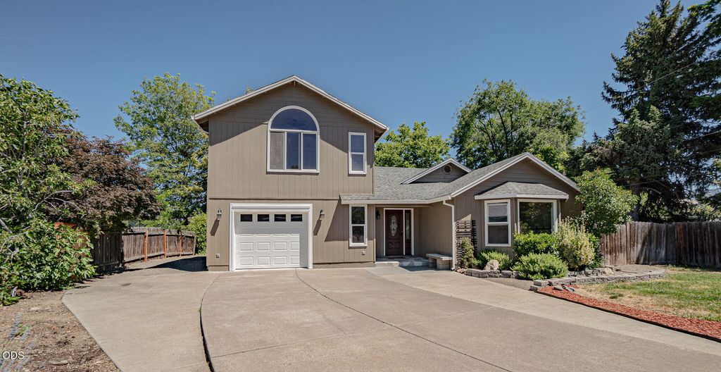 171 Peggy Lane, Talent, OR 97540