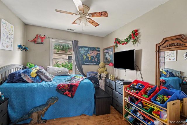 1107 E Hayes Avenue, Hazel Park, MI 48030