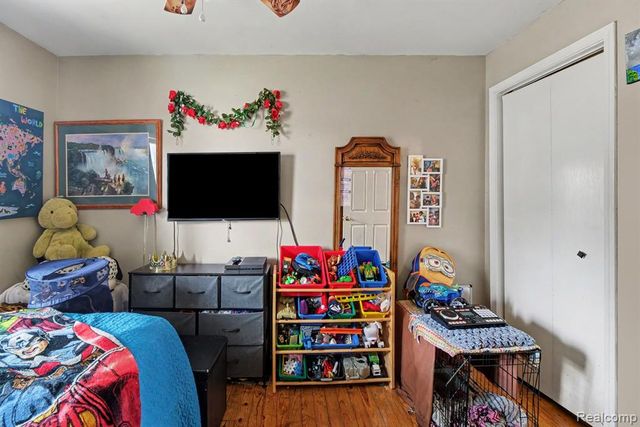 1107 E Hayes Avenue, Hazel Park, MI 48030